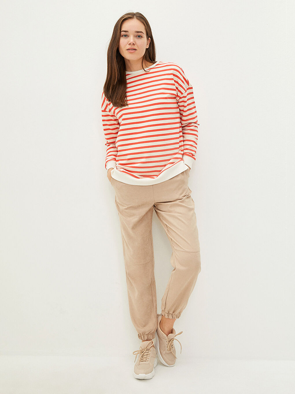 سويت شيرت نسائي بأكمام طويلة مُخَطَّط برقبة دائرية-3