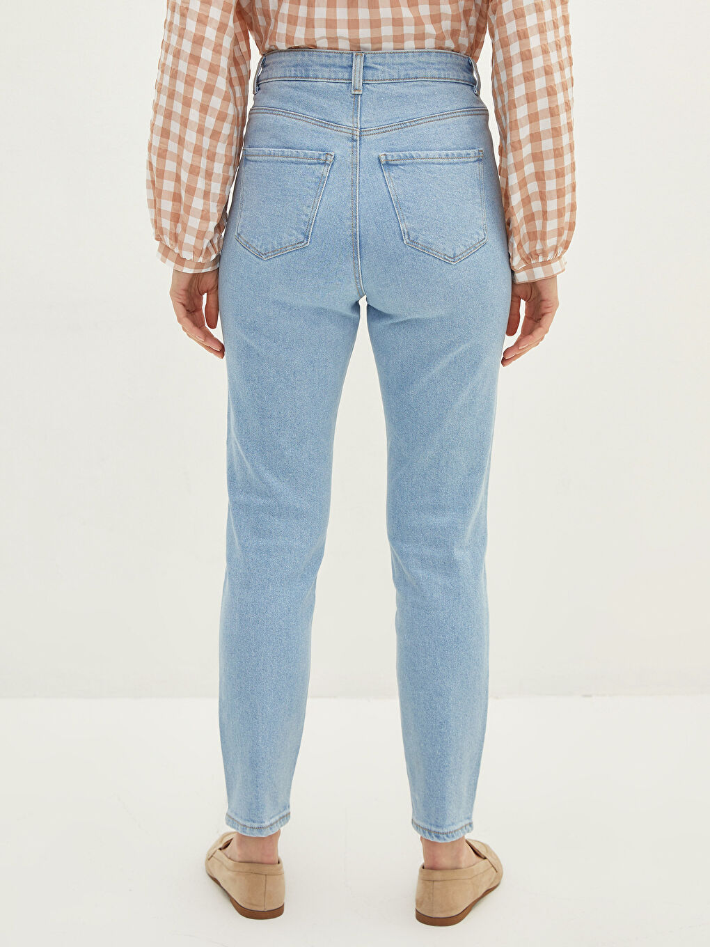 بنطلون جينز عالي الخصر بقصة نحيفة للنساء مع تفاصيل الجيب-4