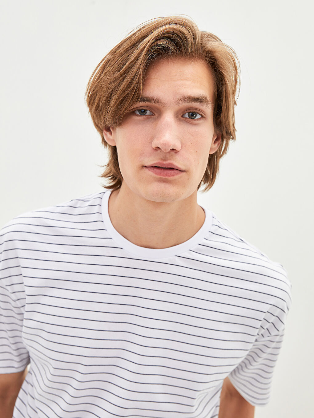 Beyaz Oversize Bisiklet Yaka Kısa Kollu Çizgili Penye Erkek Tişört-5