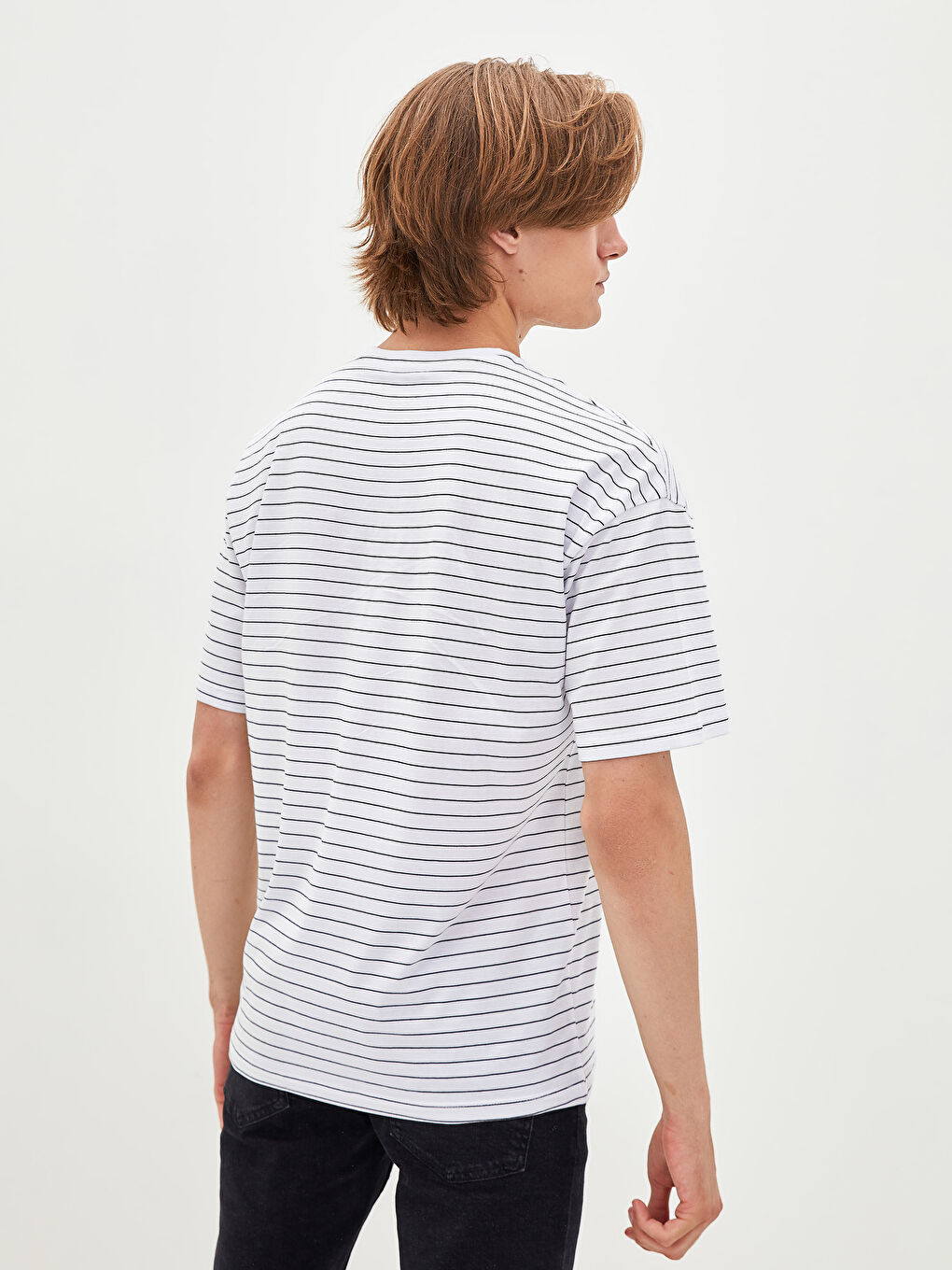 Beyaz Oversize Bisiklet Yaka Kısa Kollu Çizgili Penye Erkek Tişört-9