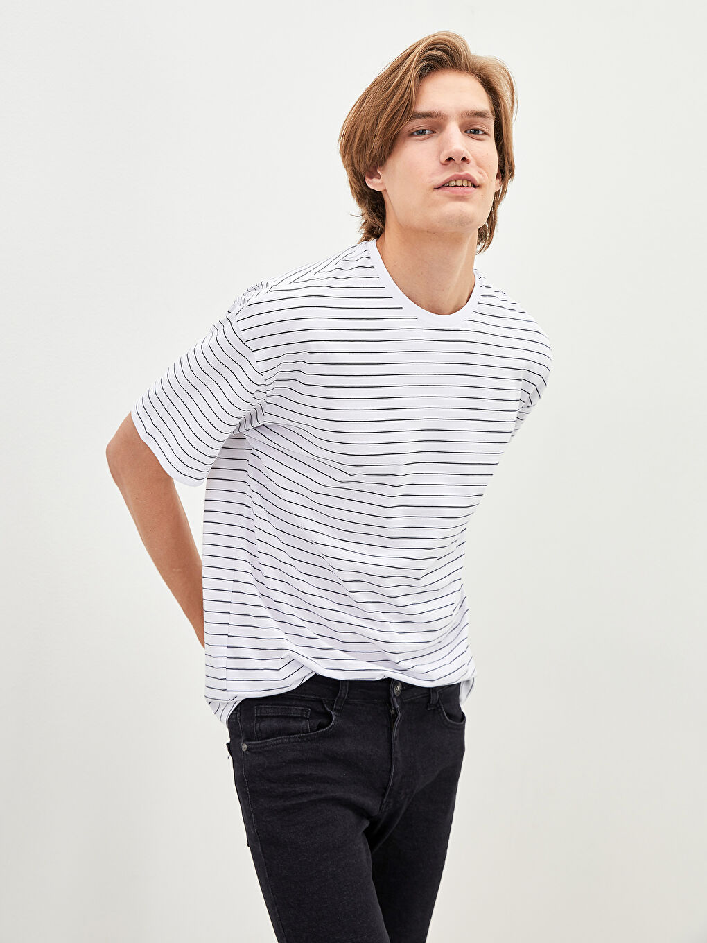 Beyaz Oversize Bisiklet Yaka Kısa Kollu Çizgili Penye Erkek Tişört-1