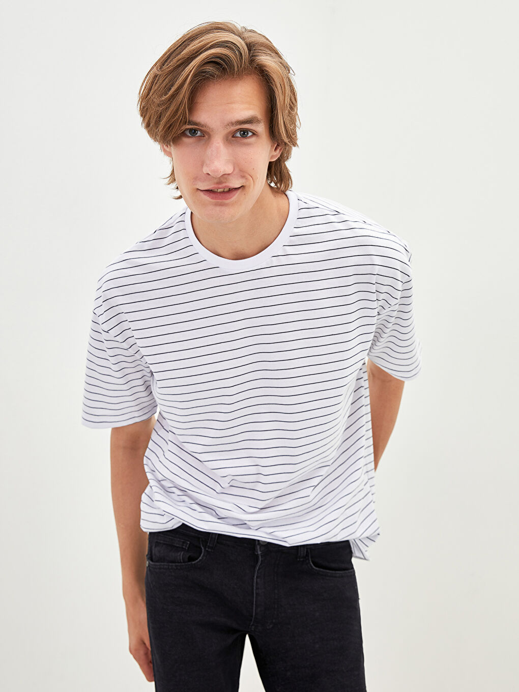 Beyaz Oversize Bisiklet Yaka Kısa Kollu Çizgili Penye Erkek Tişört-3