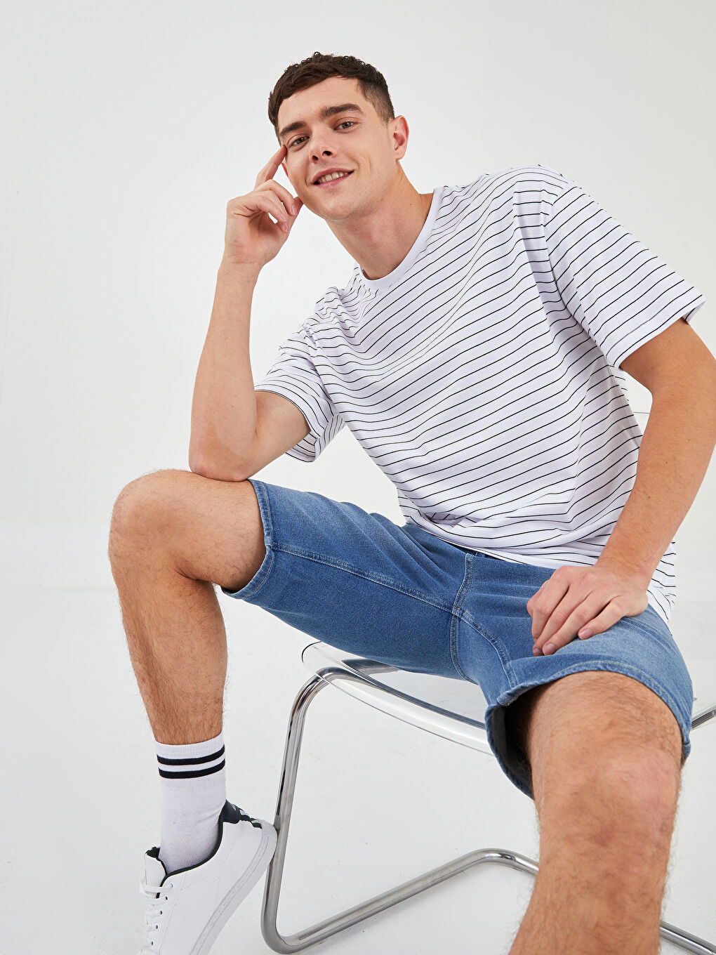 Beyaz Oversize Bisiklet Yaka Kısa Kollu Çizgili Penye Erkek Tişört