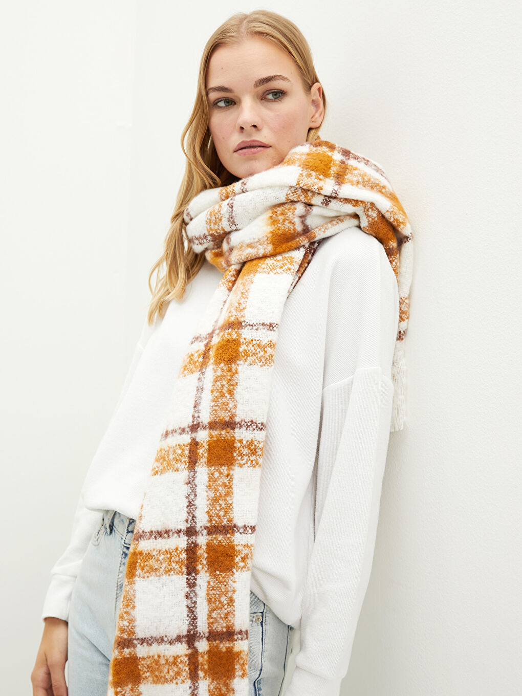 Ekose Desenli Saçaklı Kadın Atkı