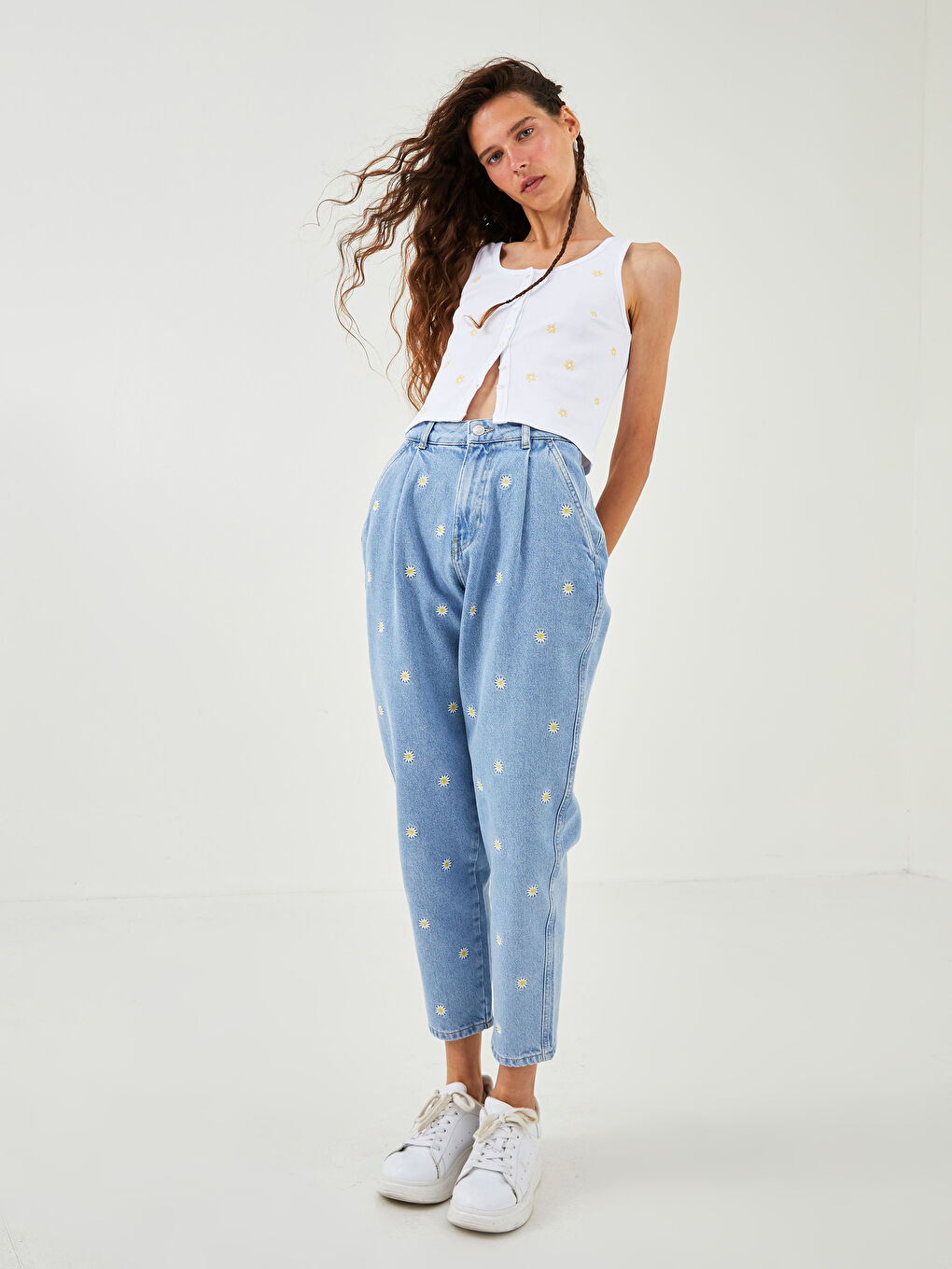 Mavi Rahat Fit Cep Detaylı Nakışlı Kadın Jean Pantolon-2