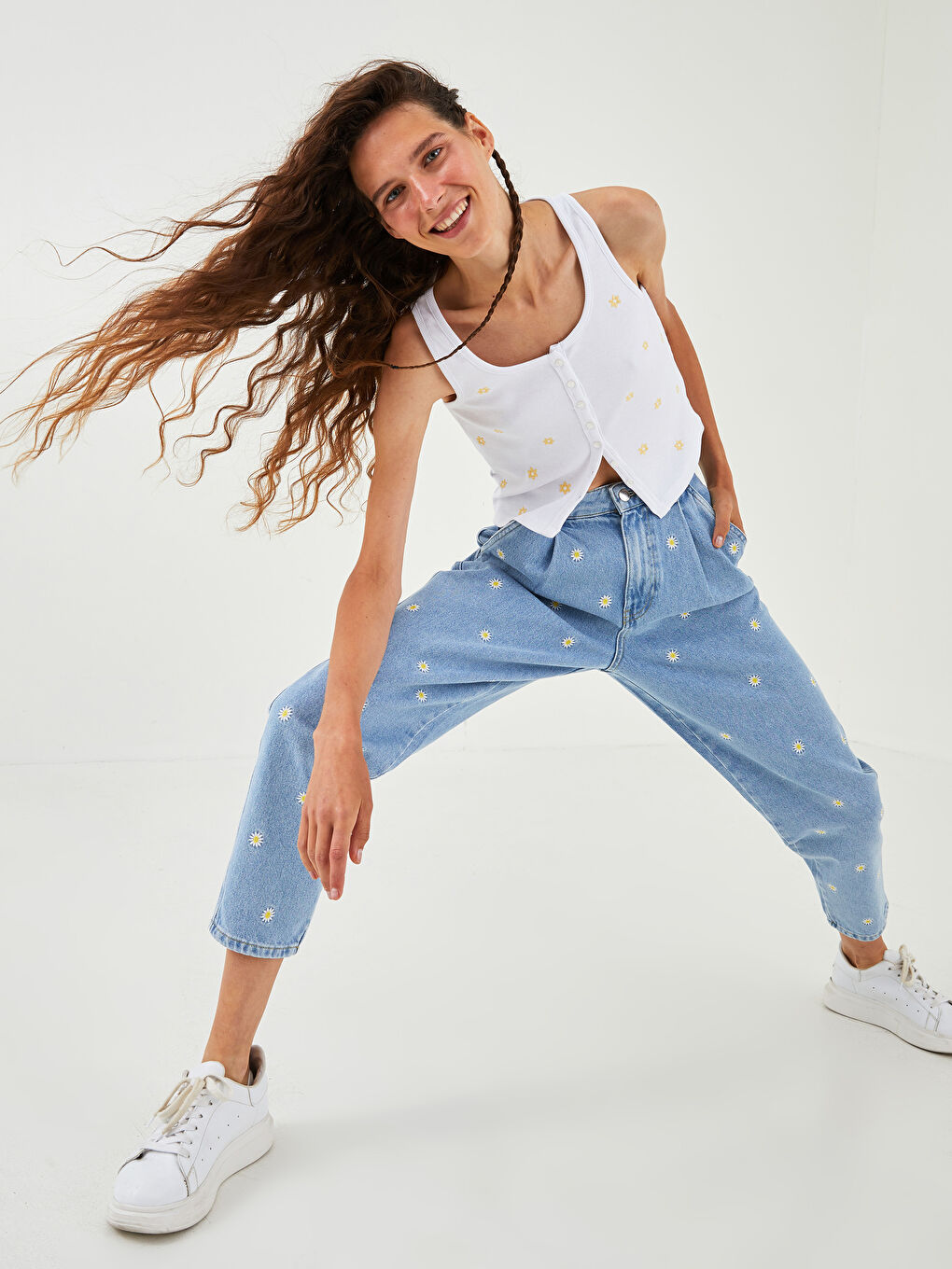 Mavi Rahat Fit Cep Detaylı Nakışlı Kadın Jean Pantolon-3