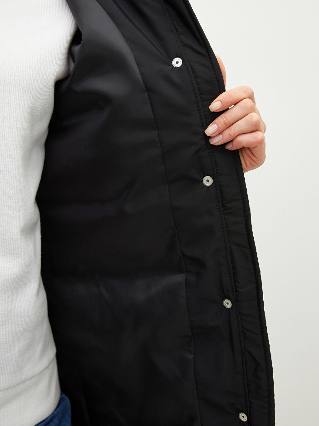 Doudoune Pour Femmes Avec Détail De Fourrure À Capuche Uni Épais À Manches Longues-3