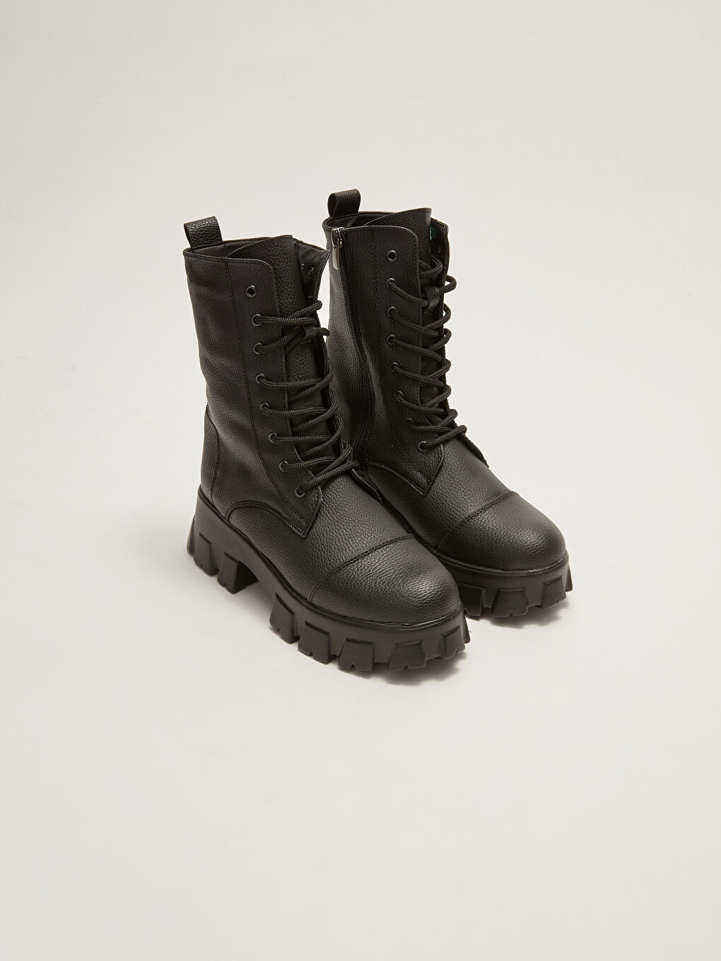 Әйелдерге арналған қалың табанды қар етігі бау және сырмалы ілмек былғары көріністі