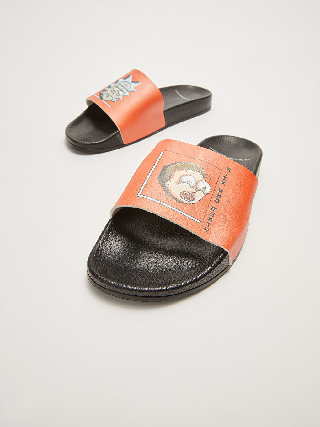 Siyah Rick and Morty Lisanslı Tek Bantlı Erkek Terlik-2