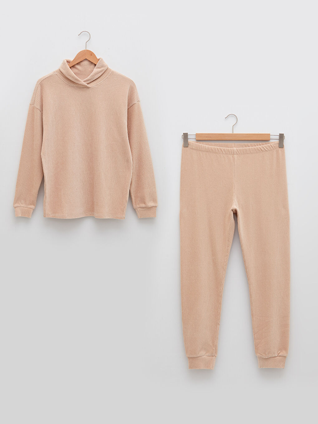 LCW Young Babykragen Schlicht Langarm Samt Frauen Pyjama-Set -W1GY31Z8-G5N