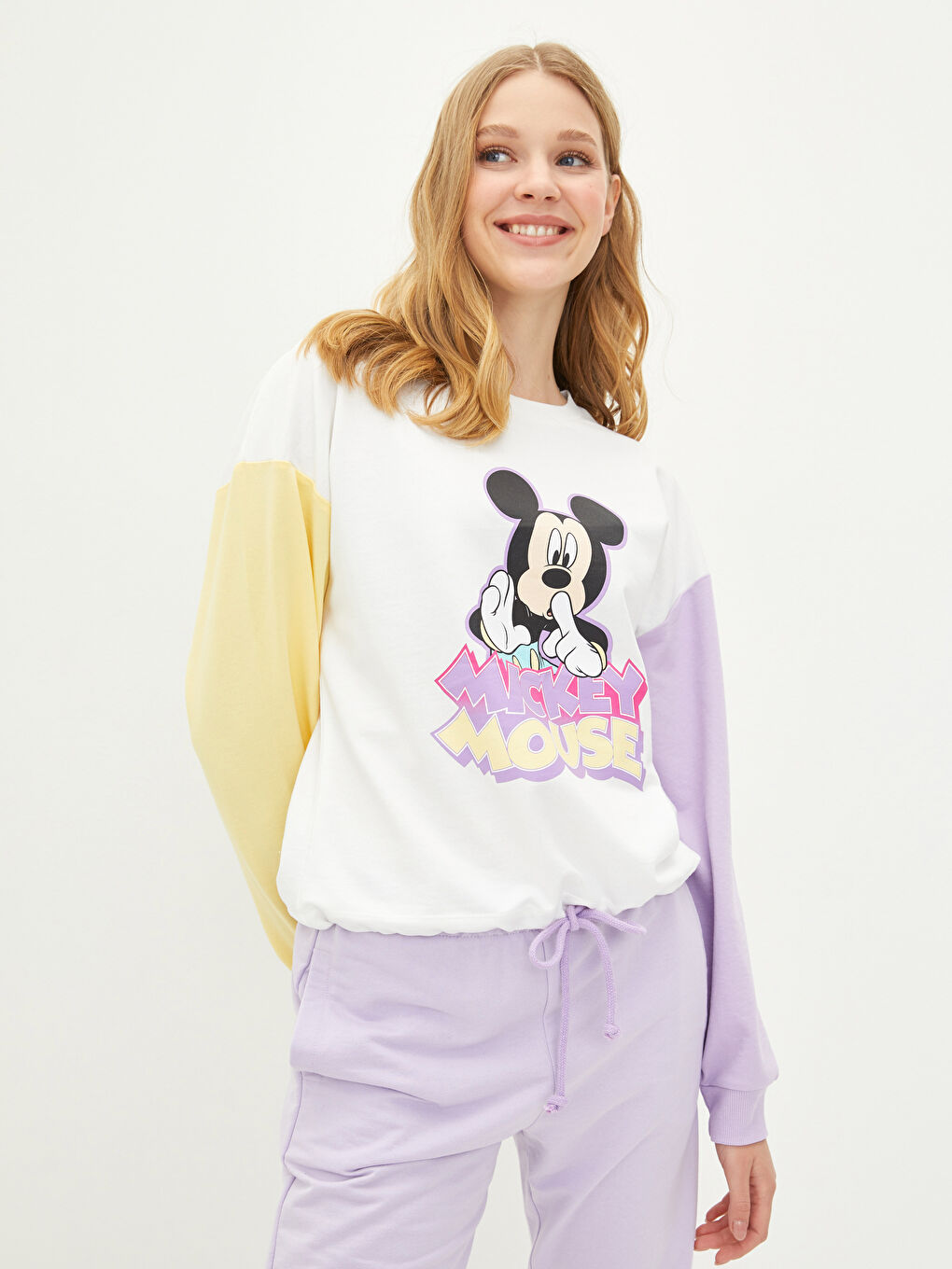LCW Vision Crew Neck Mickey Mouse Printed Long Sleeve Women's Sweatshirt -W1GY62Z8-R9J