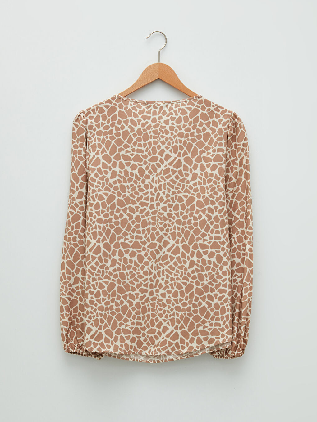 Bej Bağlamalı Yaka Çiçekli Uzun Kollu Viskon Kadın Bluz-5