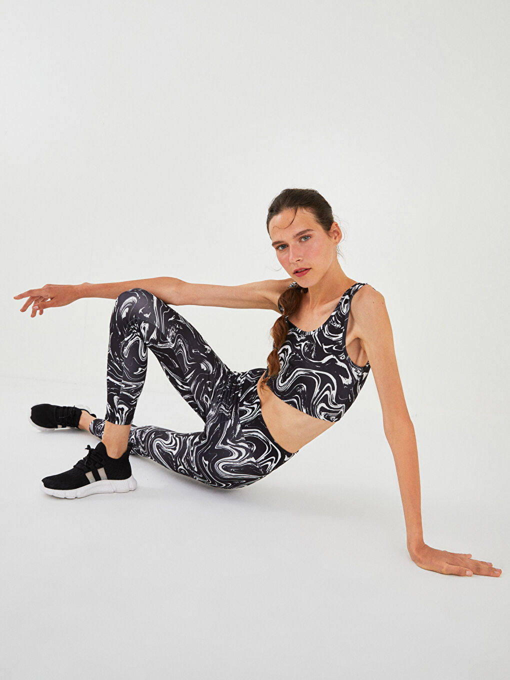 Siyah Beli Lastikli Desenli Kadın Spor Tayt-1