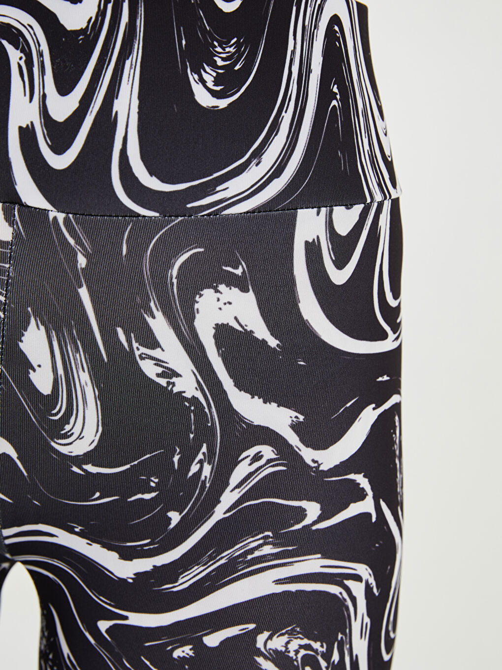 Siyah Beli Lastikli Desenli Kadın Spor Tayt-4