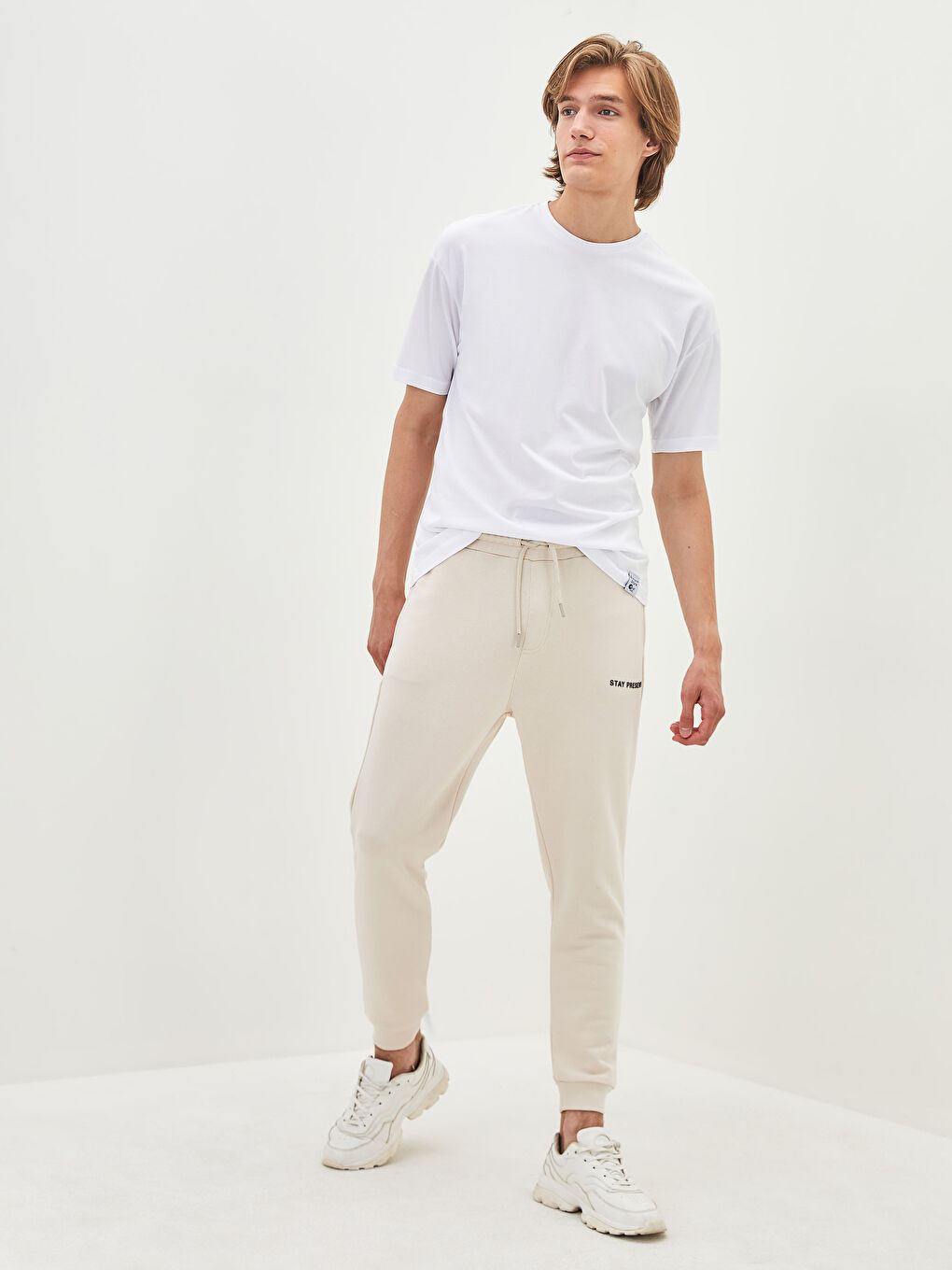 Beyaz Oversize Bisiklet Yaka Kısa Kollu Penye Erkek Tişört-3