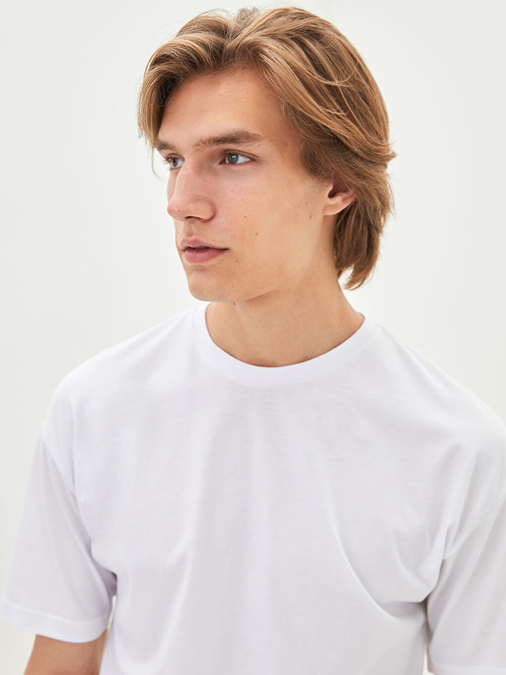 Beyaz Oversize Bisiklet Yaka Kısa Kollu Penye Erkek Tişört-1