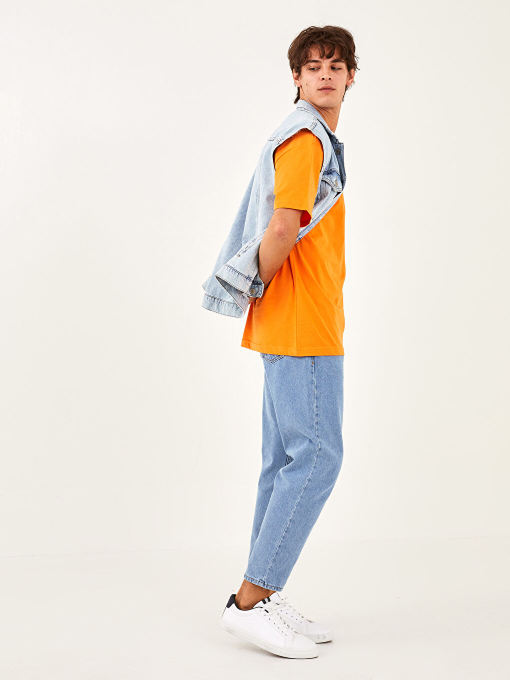 Turuncu Oversize Bisiklet Yaka Kısa Kollu Penye Erkek Tişört-3