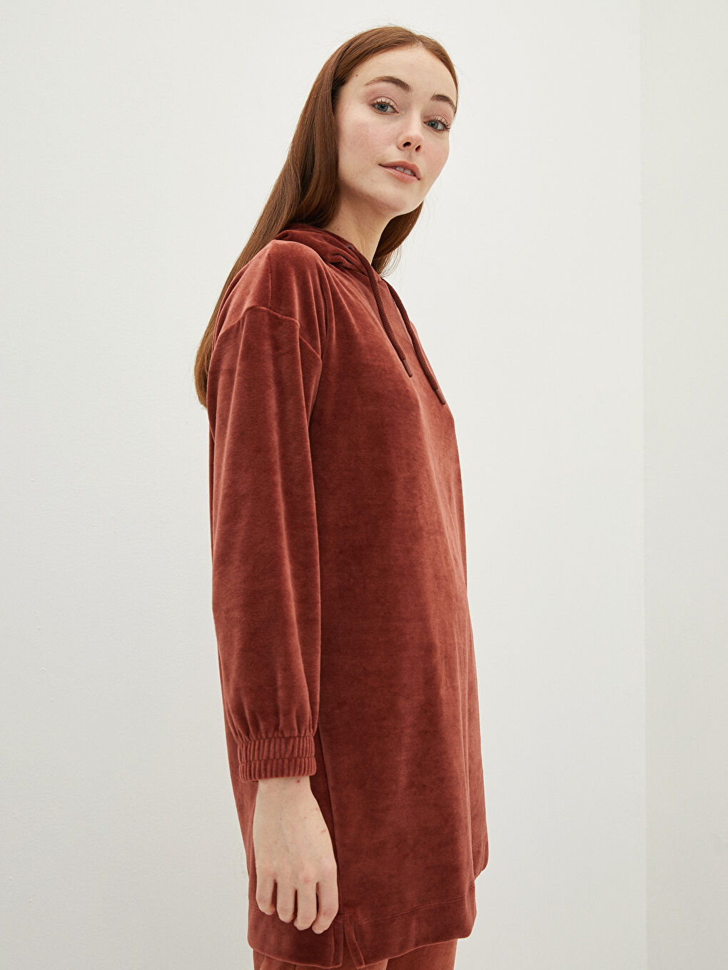 LCW Modest LCW MODEST Суитшърт туника с качулка, права кройка, дълъг ръкав, кадифе за жени -W1H315Z8-JKP