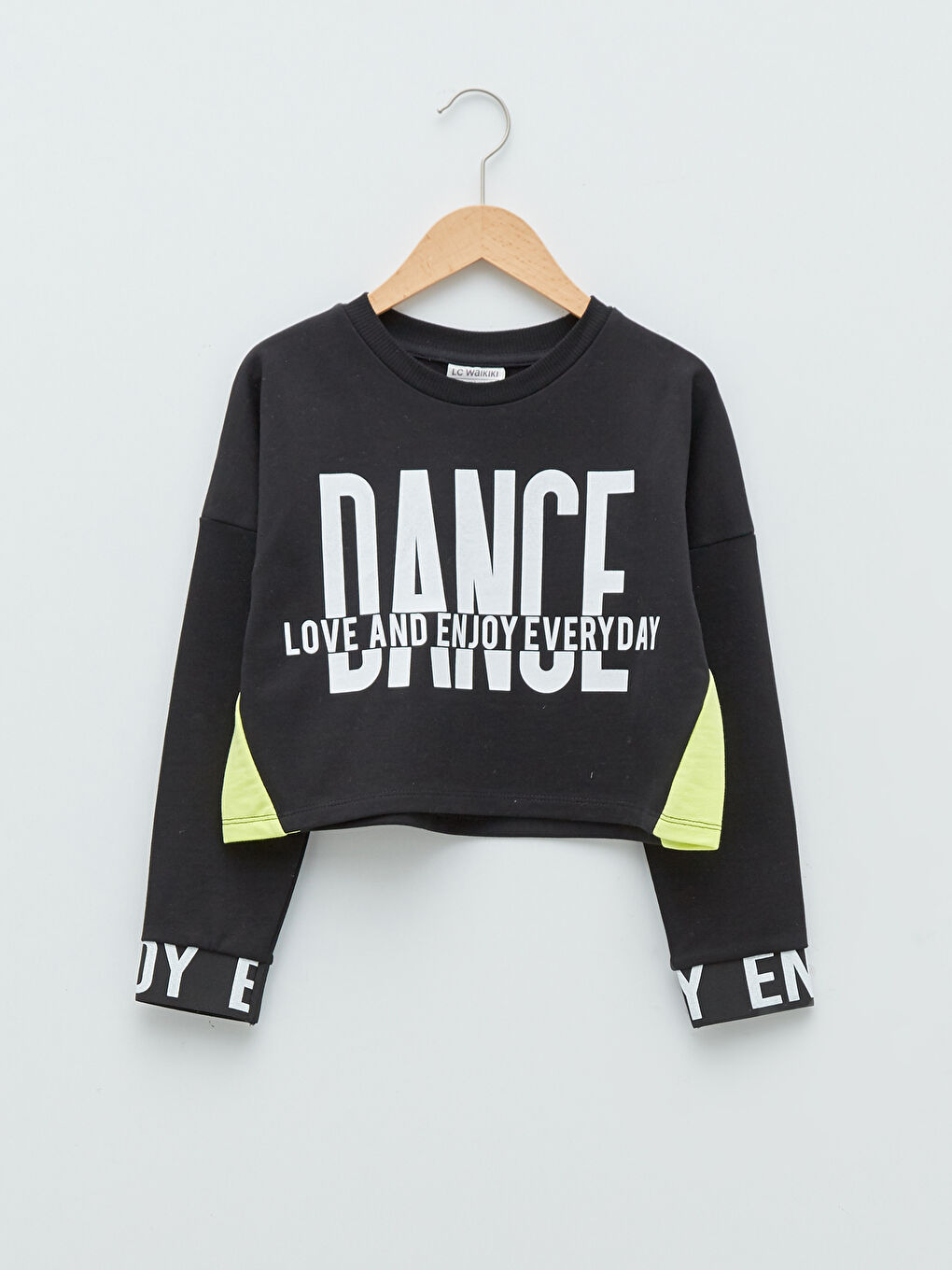 كنزة رياضية برقبة دائرية مطبوعة بأكمام طويلة للبنات