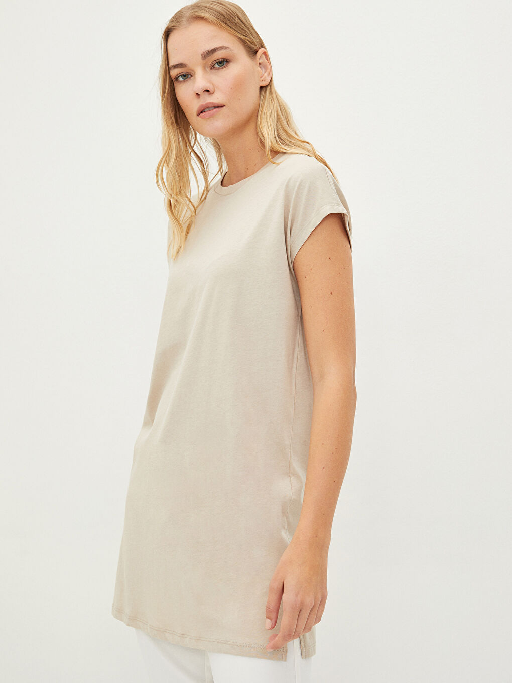 Bej Bisiklet Yaka Düz Kısa Kollu Pamuklu Kadın Tunik