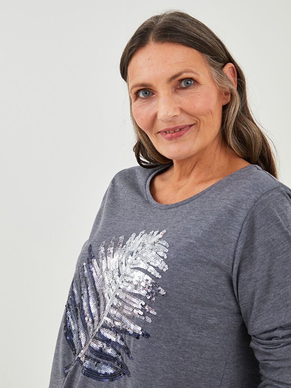 LCW Grace T-Shirt mit Rundhalsausschnitt, langen Ärmeln und Pailletten für Damen -W1H418Z8-L8N