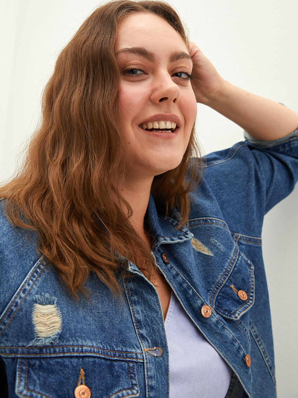 جاكيت جينز روديو للسيدات بمقاس كبير بياقة قميص تصميم مستقيم تفاصيل جيب كم طويل-3