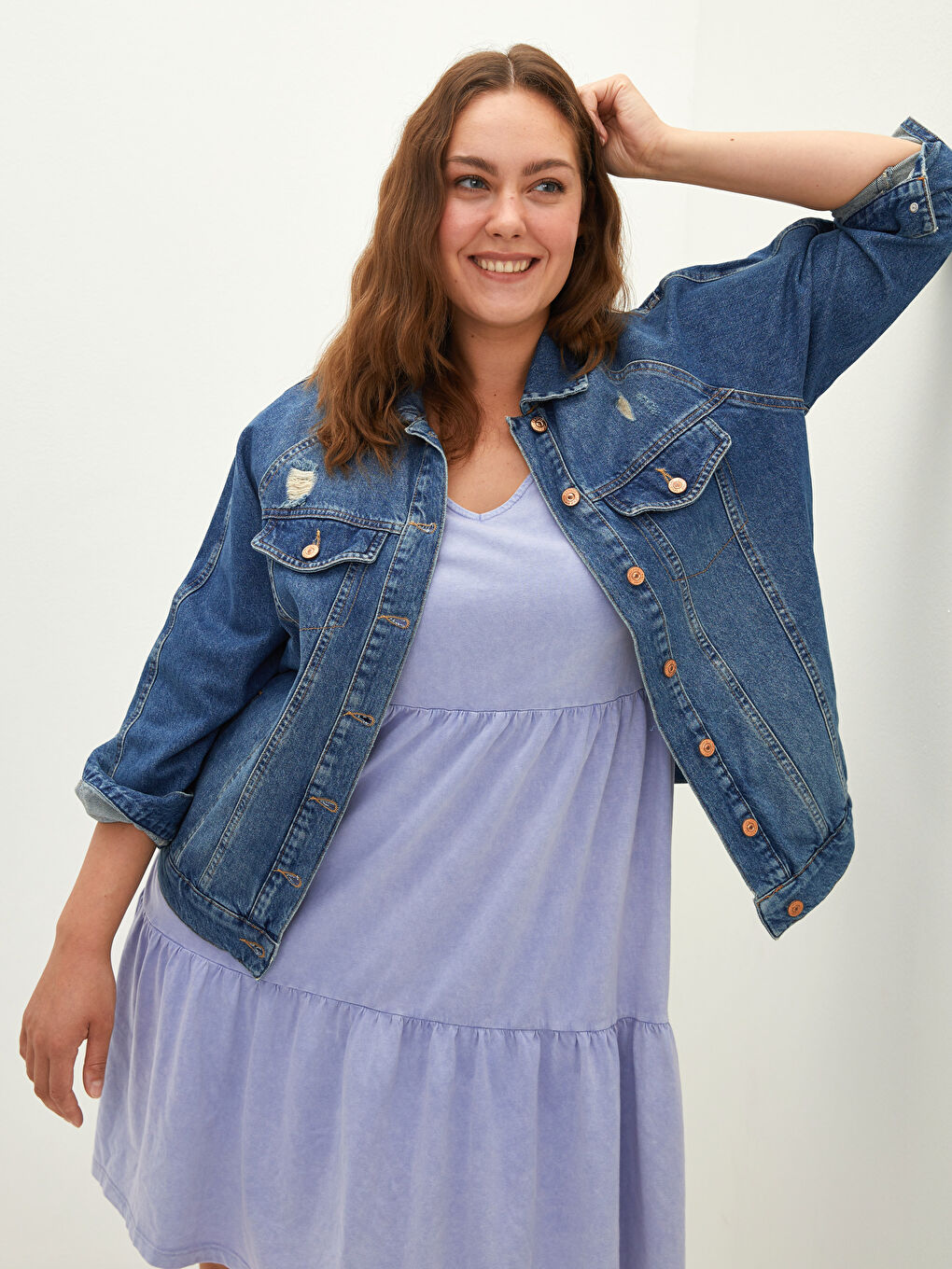 جاكيت جينز روديو للسيدات بمقاس كبير بياقة قميص تصميم مستقيم تفاصيل جيب كم طويل