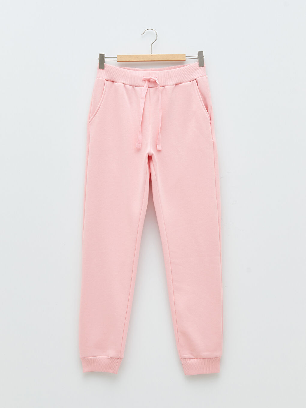 Дамски спортен панталон с джобове и ластична талия-5