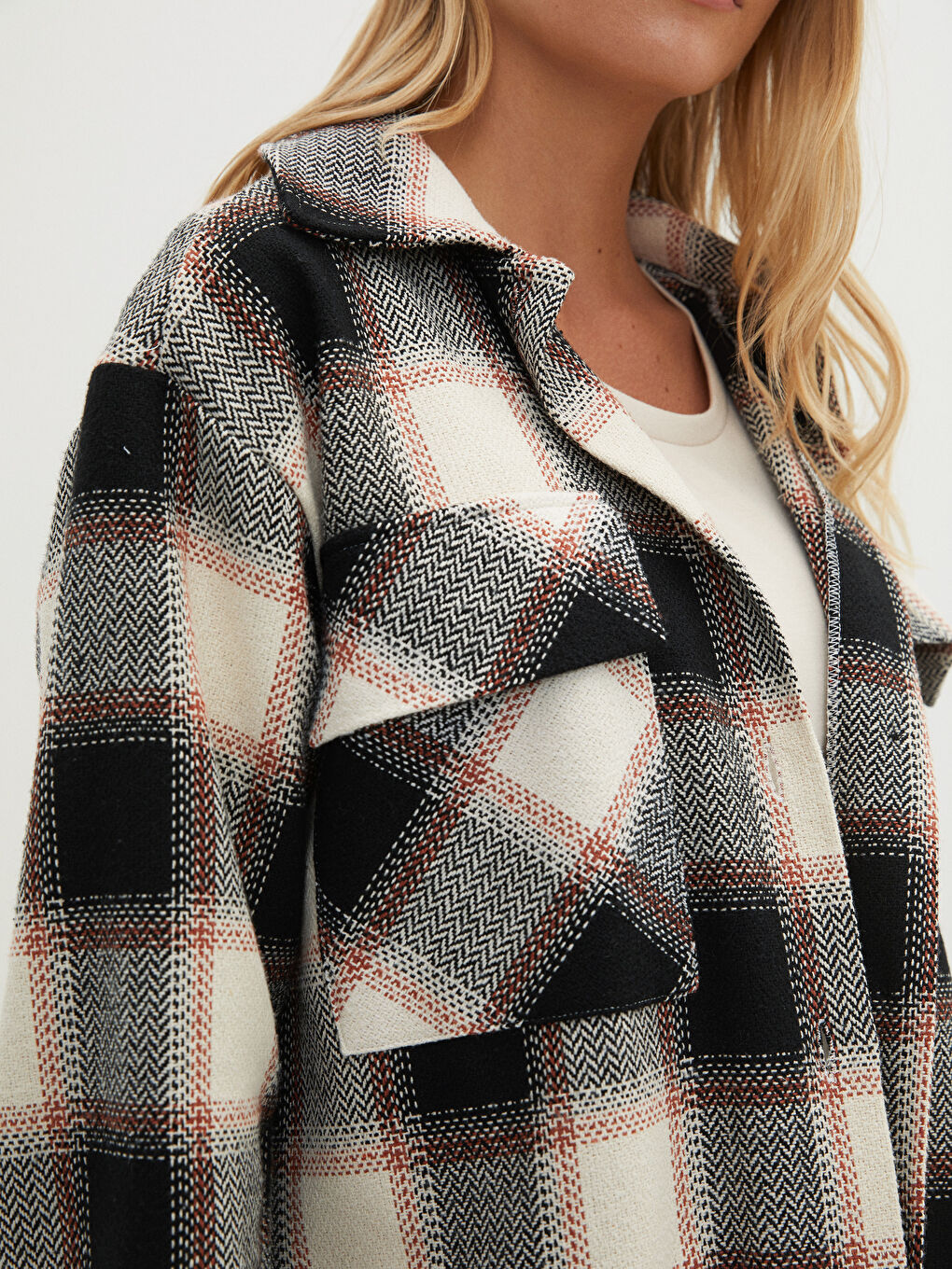 LCWAIKIKI Classic Buttoned Plaid Long Sleeve Women's Shirt Jacket -W1H491Z8-LKX