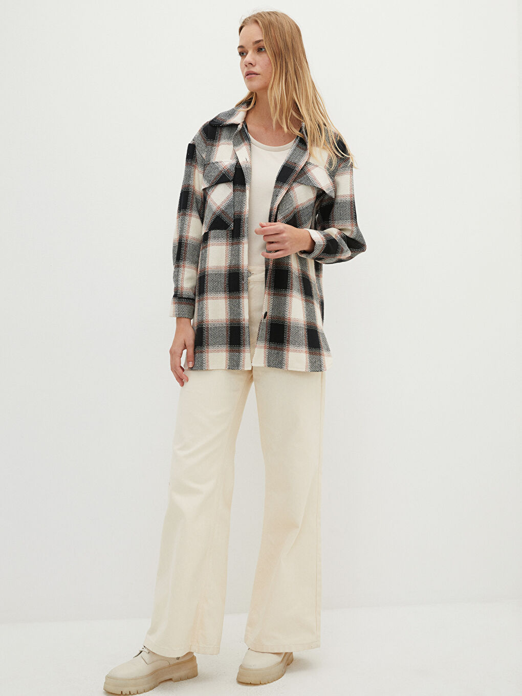 LCWAIKIKI Classic Buttoned Plaid Long Sleeve Women's Shirt Jacket -W1H491Z8-LKX