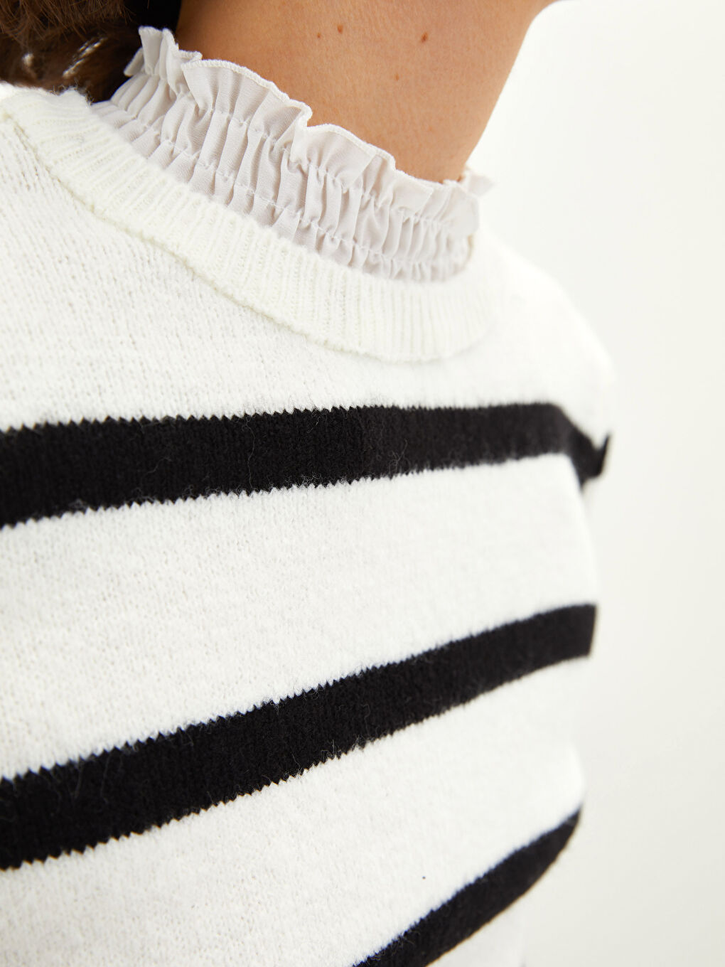 LCW Vision Gerüschter Hoher Kragen Gestreifter Langarm Pullover für Damen -W1H564Z8-LEG
