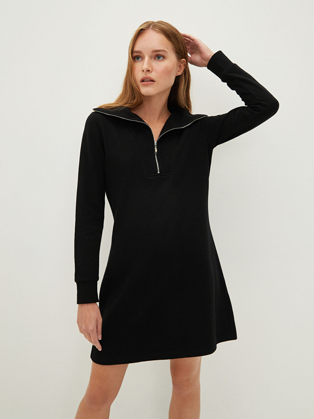 Siyah Dik Yaka Düz Uzun Kollu Kadın Elbise-1