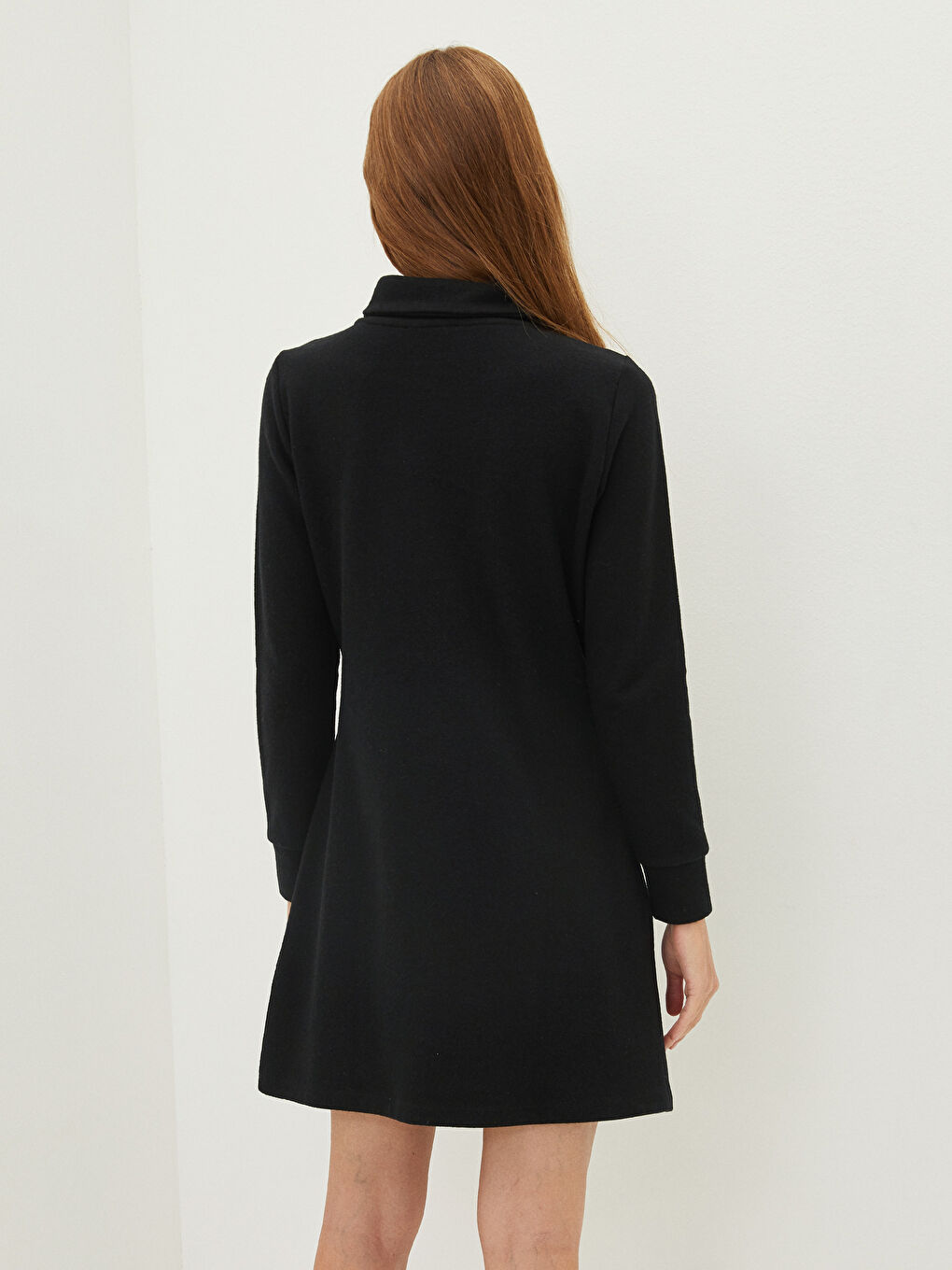 Siyah Dik Yaka Düz Uzun Kollu Kadın Elbise-4