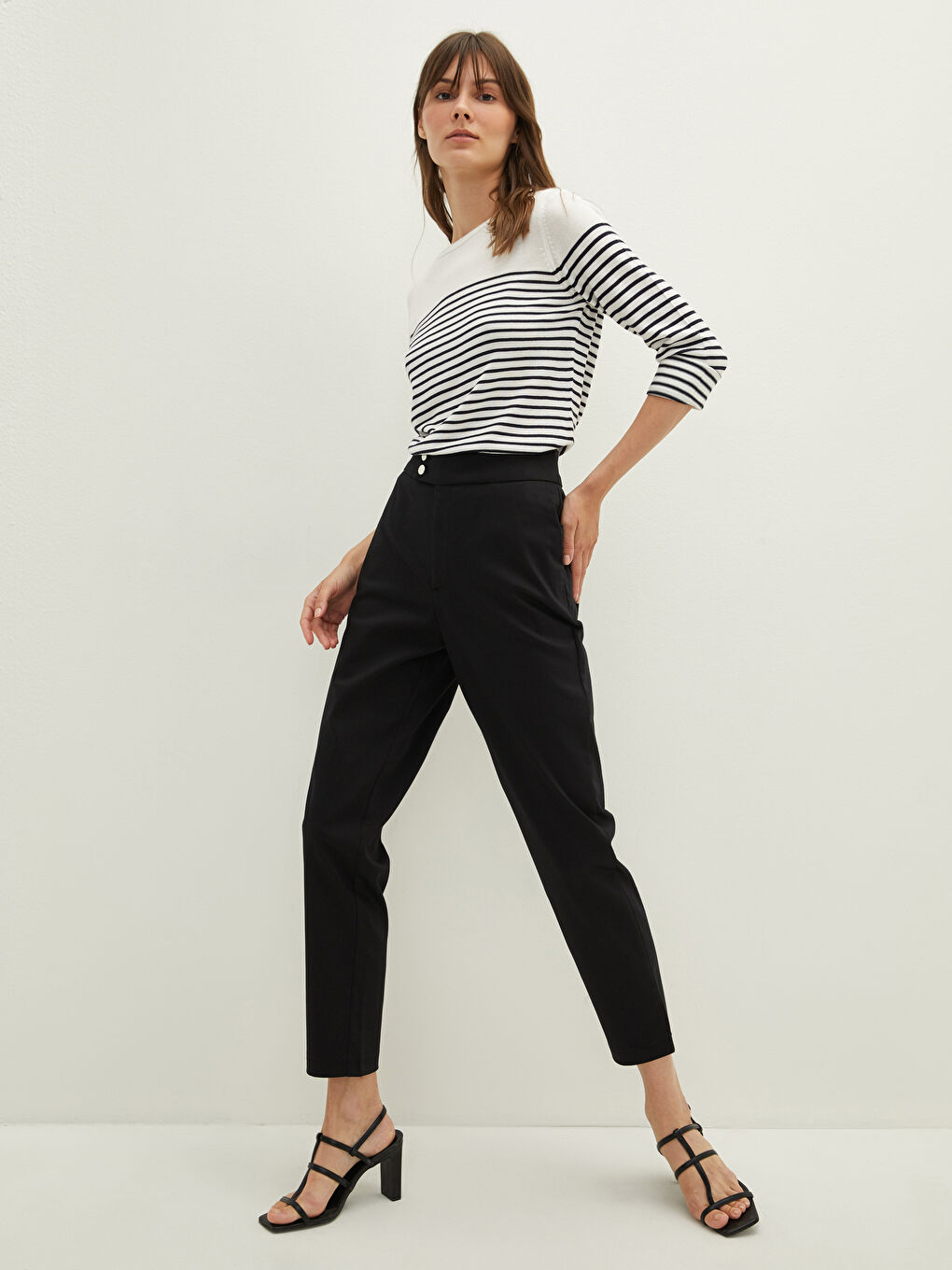 Siyah Standart Fit Cep Detaylı Kadın Pantolon-3