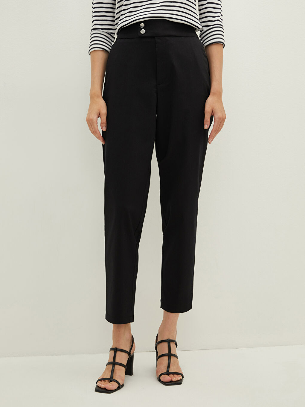 Siyah Standart Fit Cep Detaylı Kadın Pantolon-4