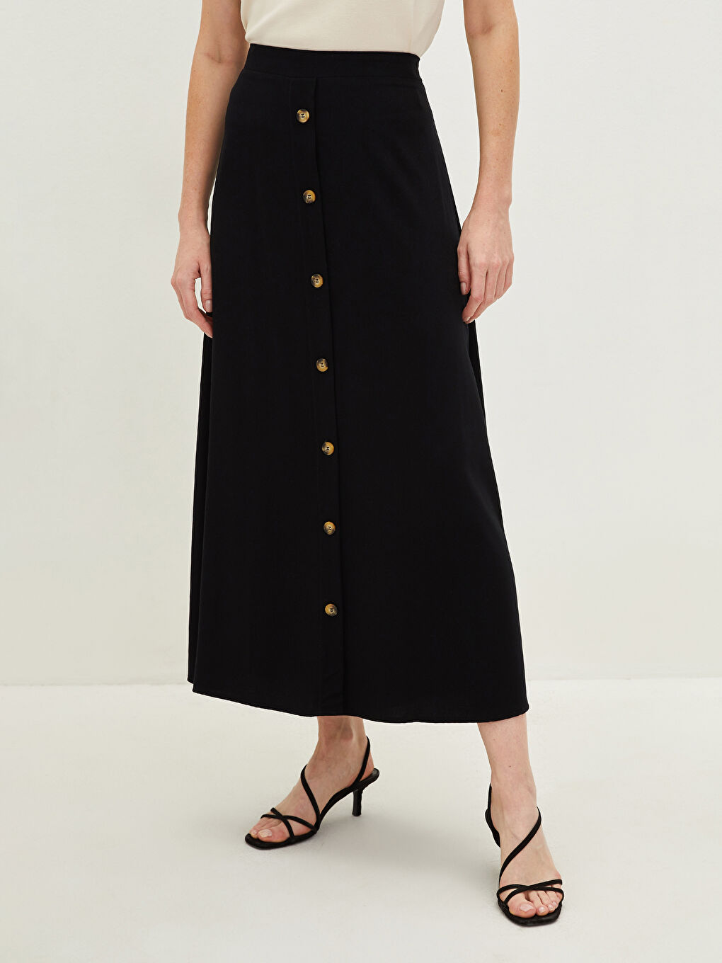 Siyah Beli Lastikli Düğme Detaylı Viskon Kadın Etek-3