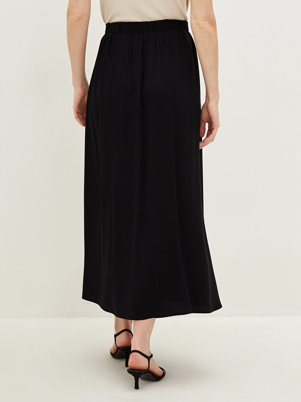 Siyah Beli Lastikli Düğme Detaylı Viskon Kadın Etek-4