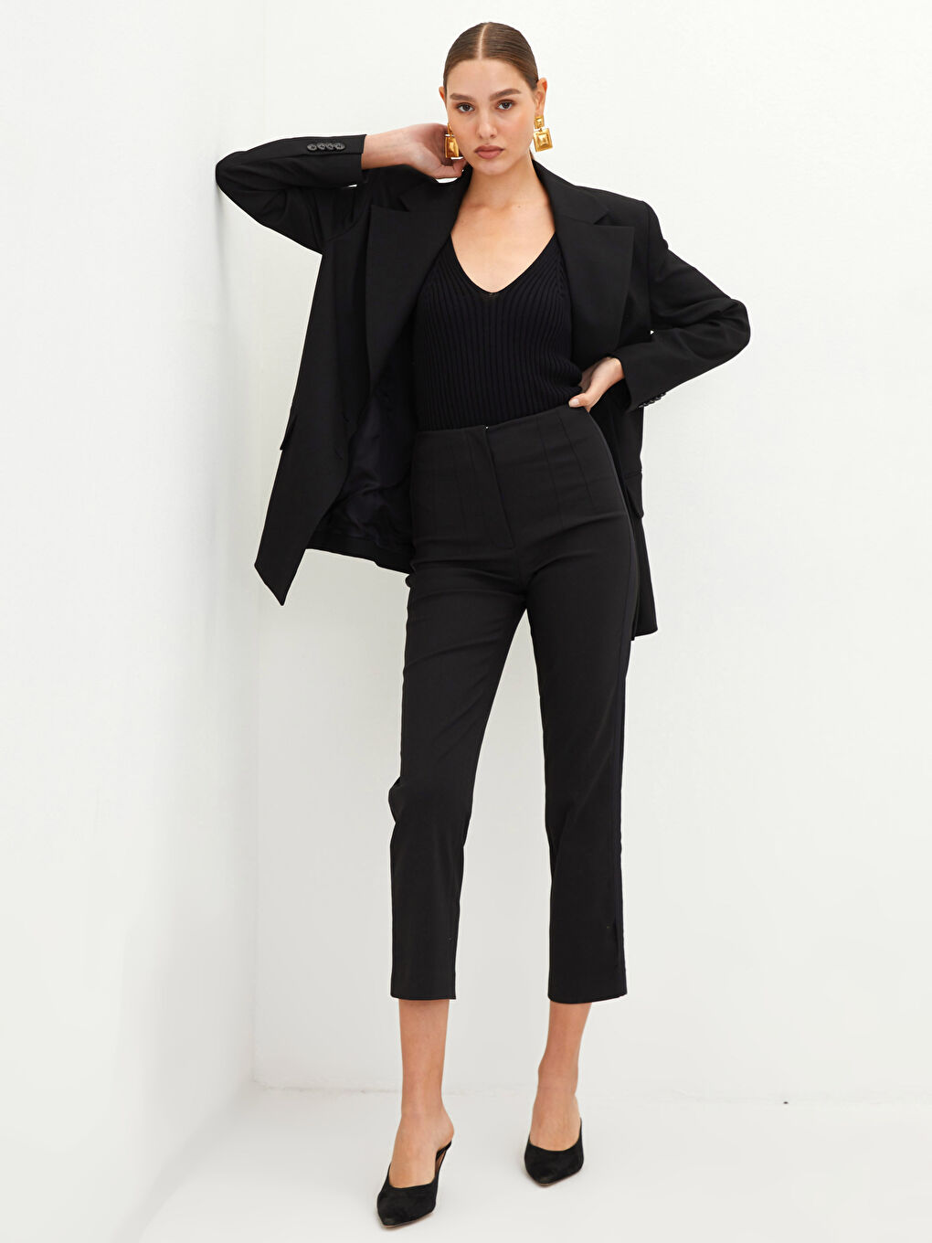 Siyah Yüksek Bel Standart Fit Bilek Boy Kadın Pantolon-1