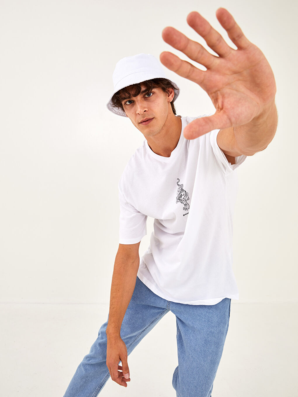 تيشيرت رجالي واسع الحجم برقبة دائرية وأكمام قصيرة من جيرسي-1