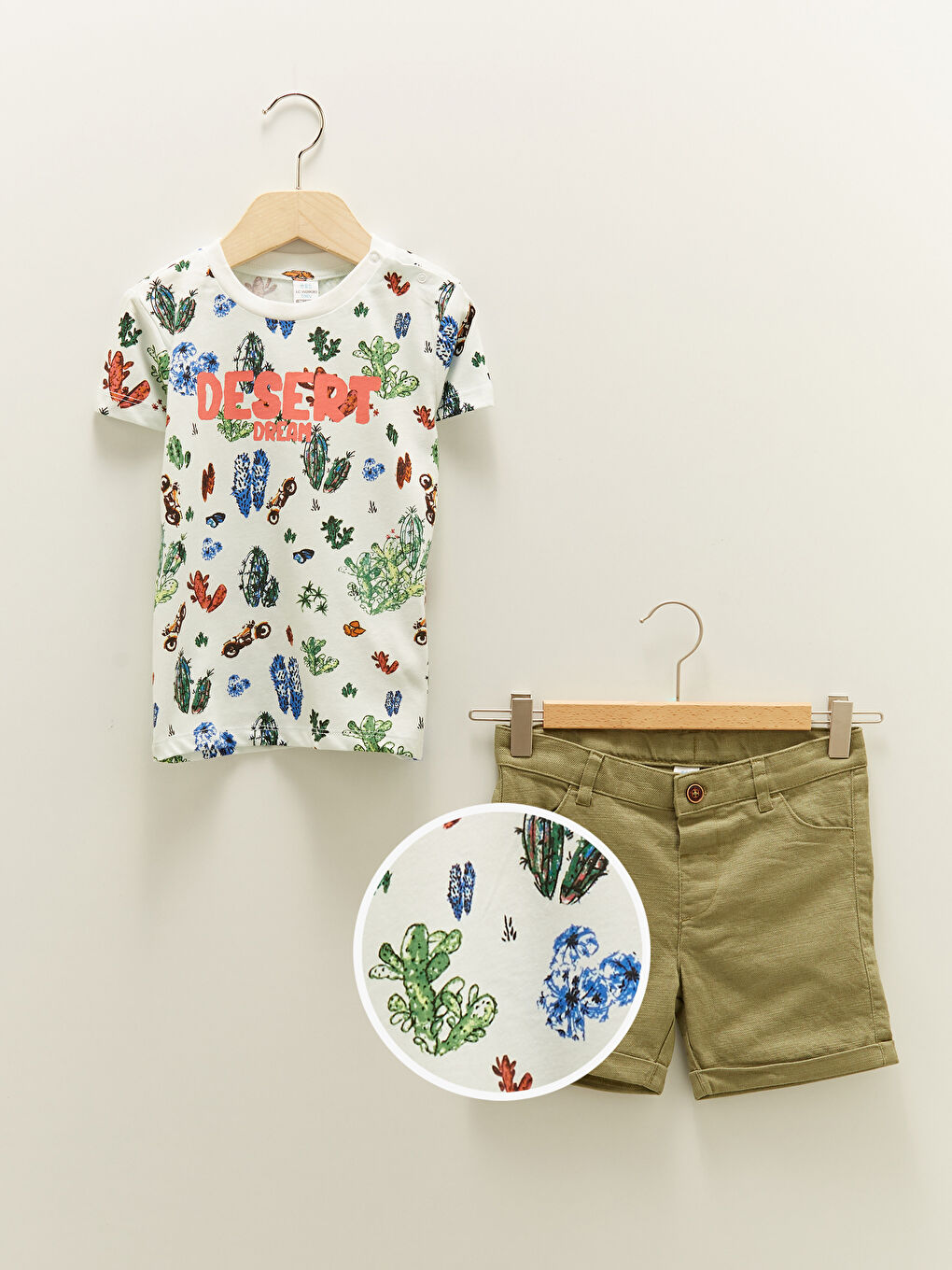 Ekru Bisiklet Yaka Kısa Kollu Baskılı Erkek Bebek Tişört ve Şort 2'li Takım