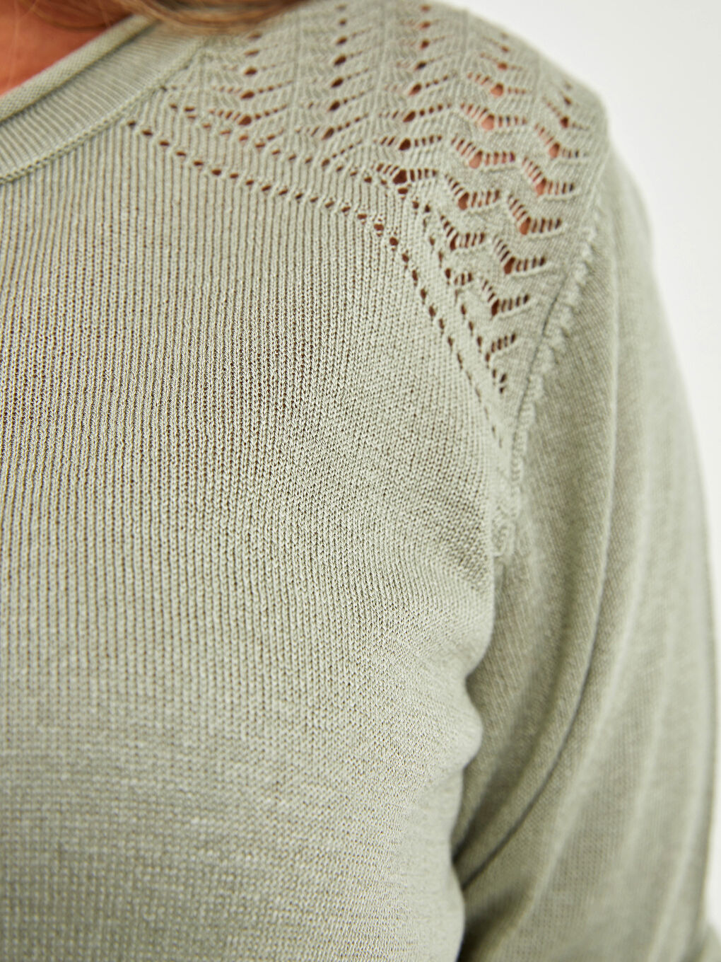 سترة تريكو ياقة دائرية مخرّمة كم طويل للسيدات-3