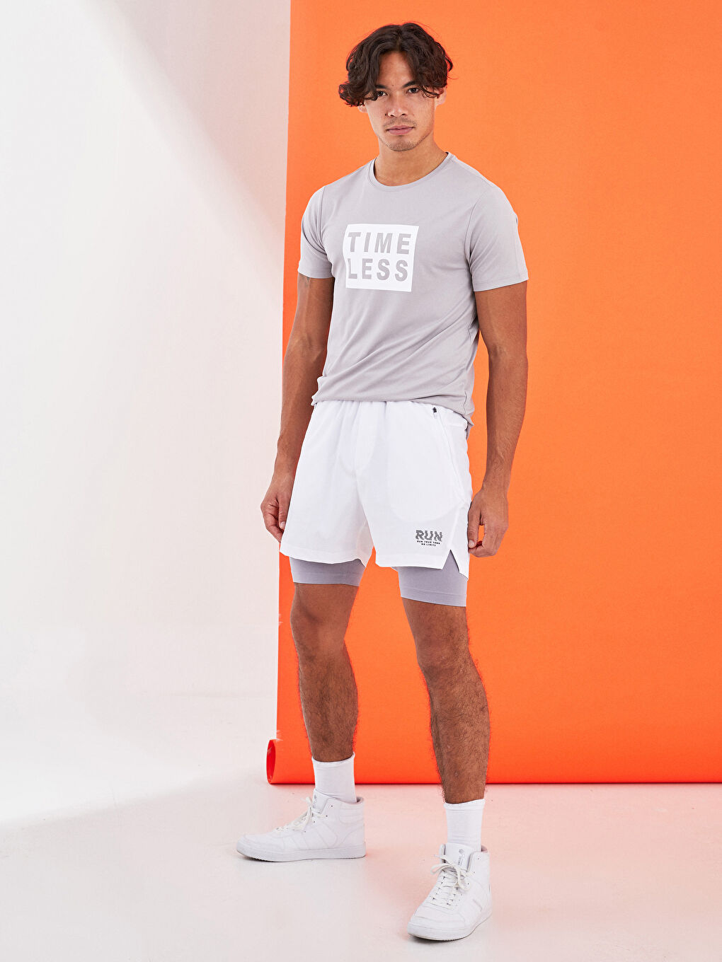 Beyaz Standart Kalıp Baskılı Erkek Spor Taytlı Şort-1