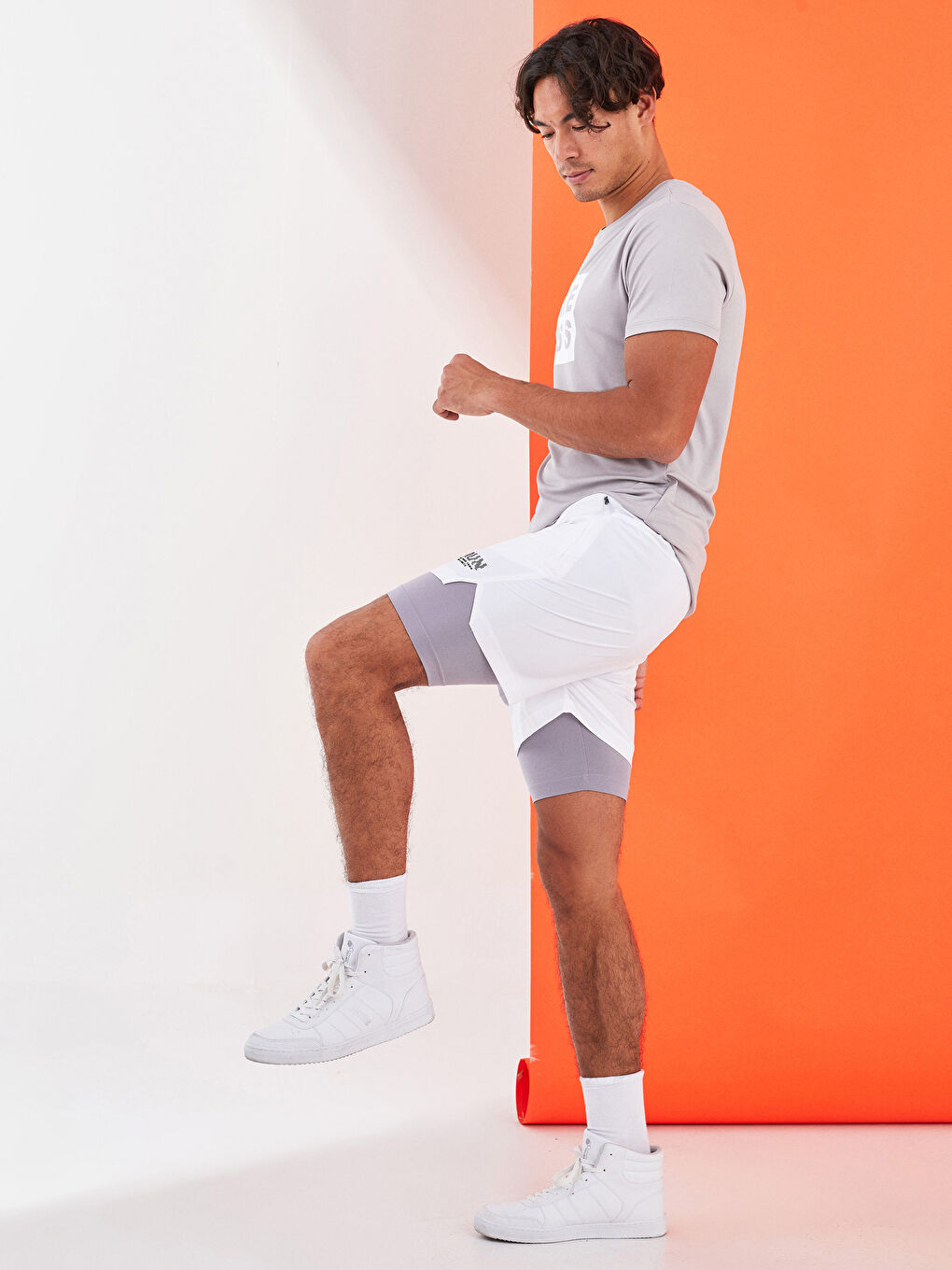 Beyaz Standart Kalıp Baskılı Erkek Spor Taytlı Şort-2