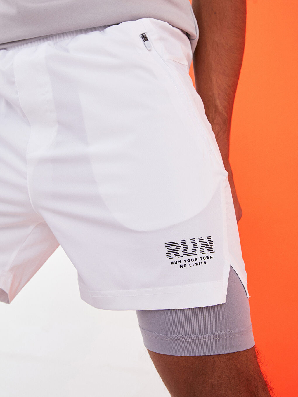 Beyaz Standart Kalıp Baskılı Erkek Spor Taytlı Şort-5