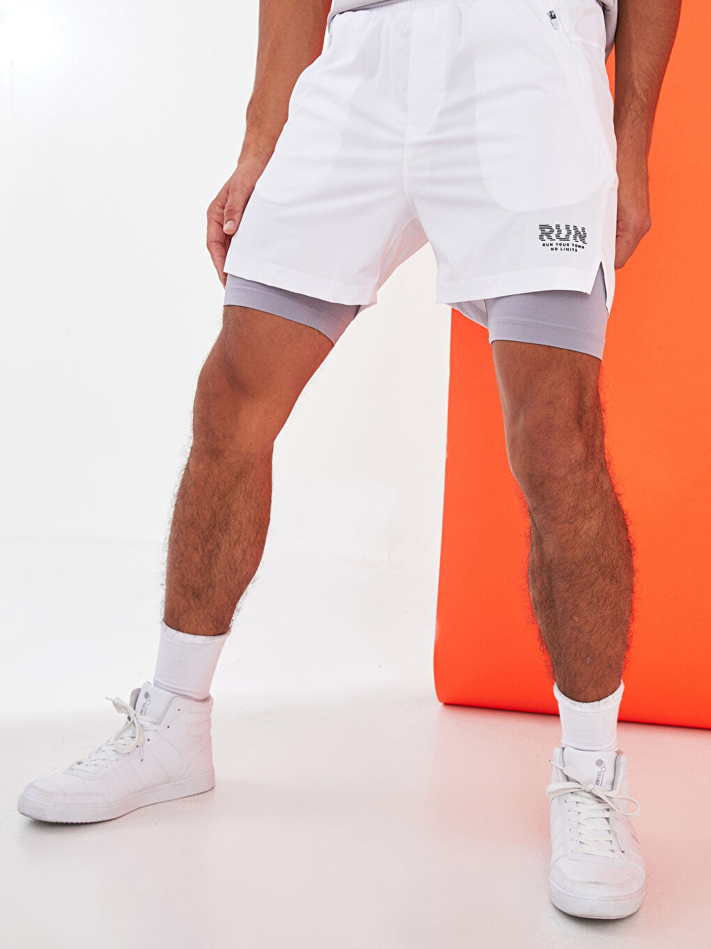 Beyaz Standart Kalıp Baskılı Erkek Spor Taytlı Şort-6