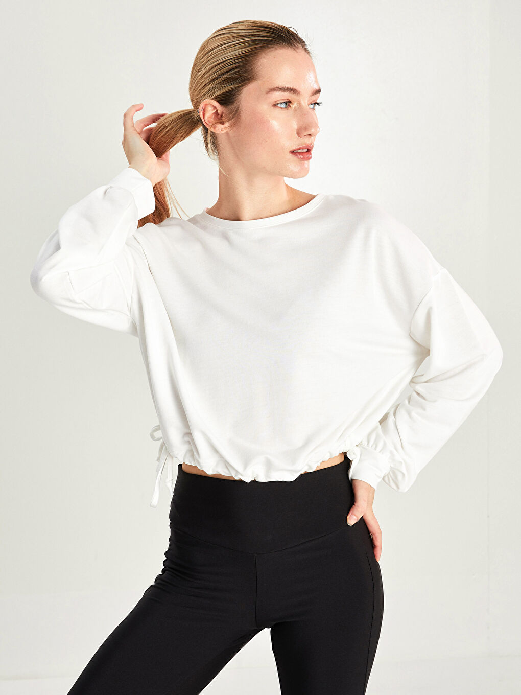 Ekru Bisiklet Yaka Düz Uzun Kollu Kadın Spor Sweatshirt