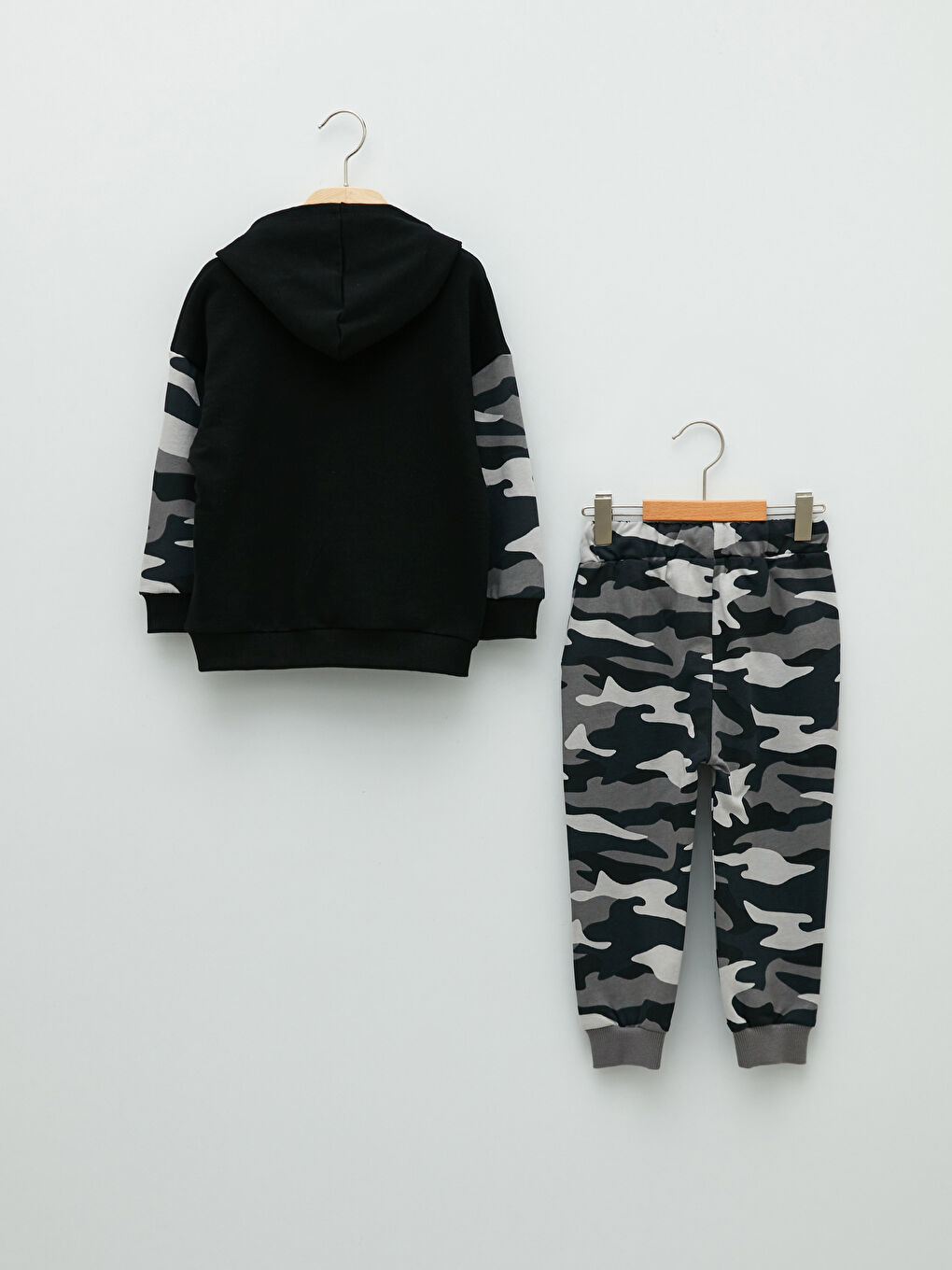 LCW baby Hooded Long Sleeve Kamuflaj Patterned Baby Boy Sweatshirt and Jogger Trousers 2-Pack Set -W1H948Z1-CVL