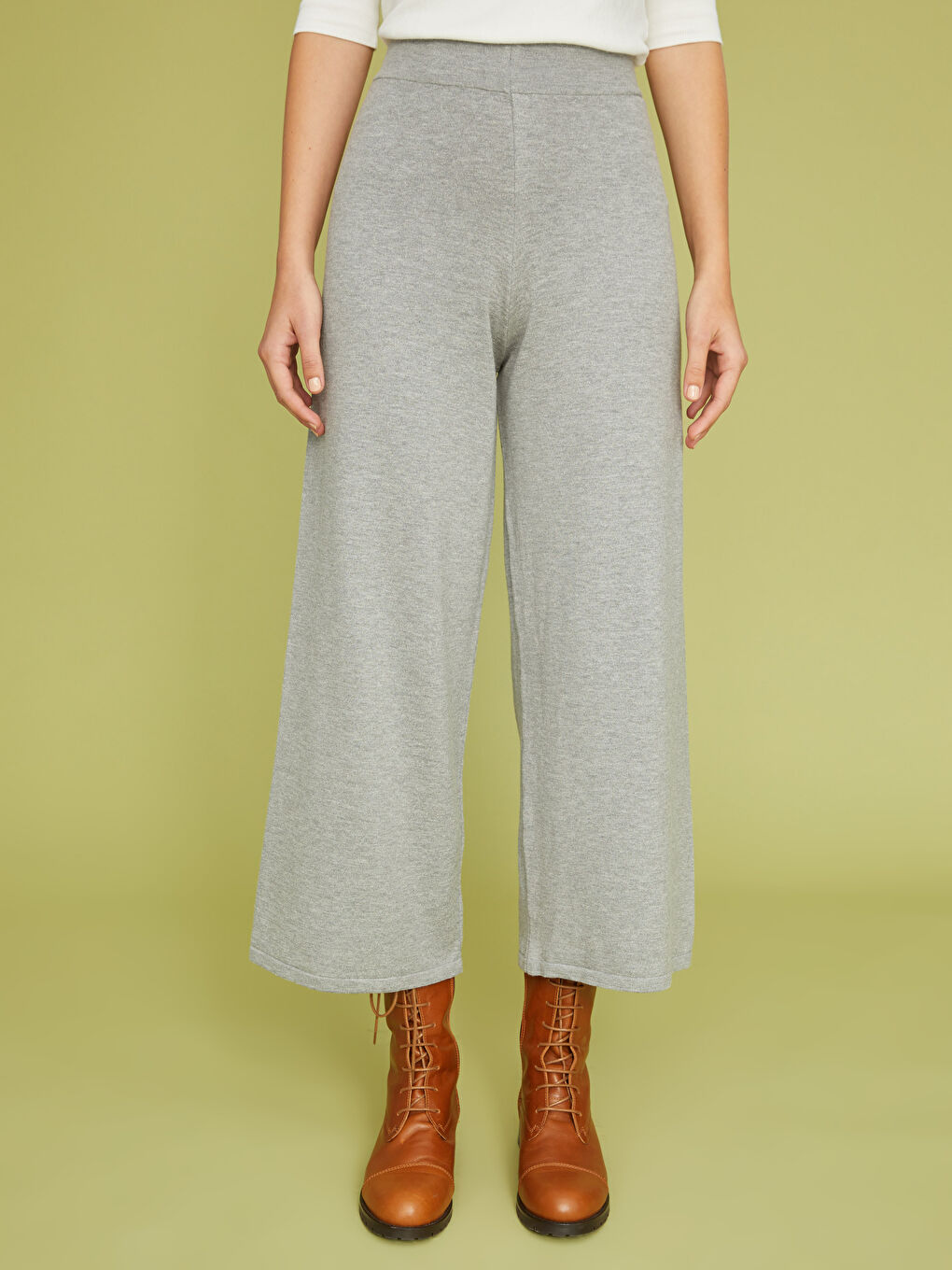 Дамски трикотажни панталони с еластична талия и изчистен дизайн-3