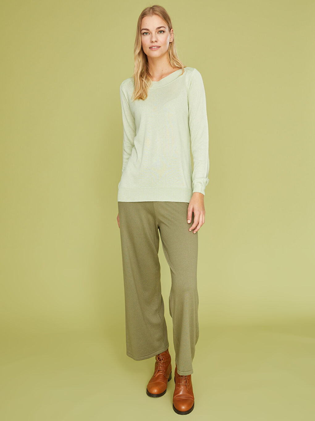 Yeşil Kayık Yaka Düz Uzun Kollu Kadın Triko Kazak-3