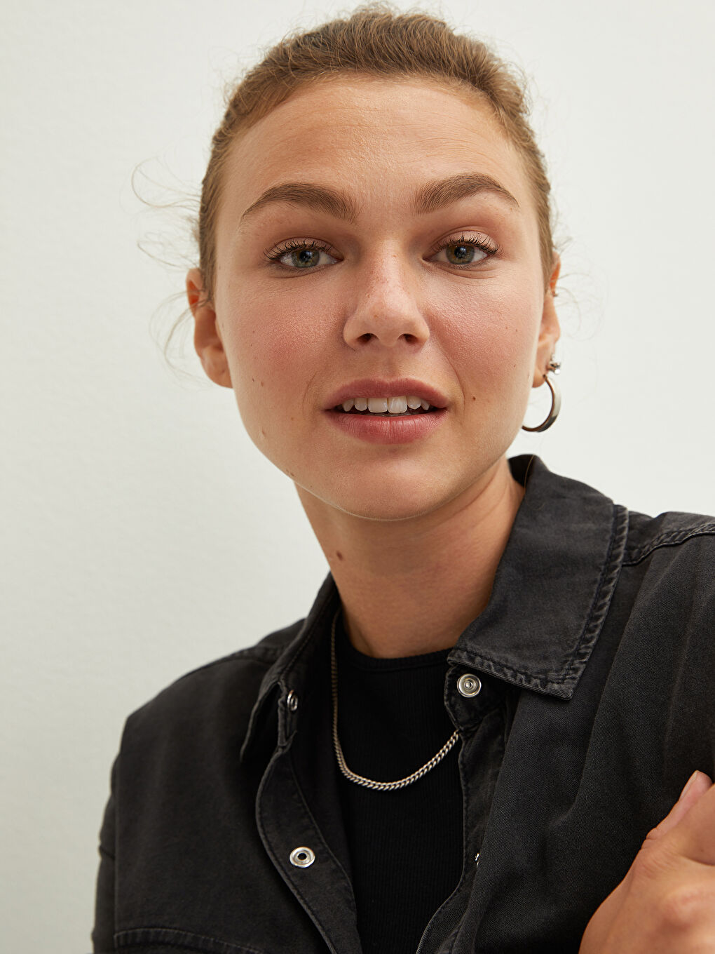 Siyah Cep Detaylı Düz Uzun Kollu Kadın Rodeo Jean Gömlek-3